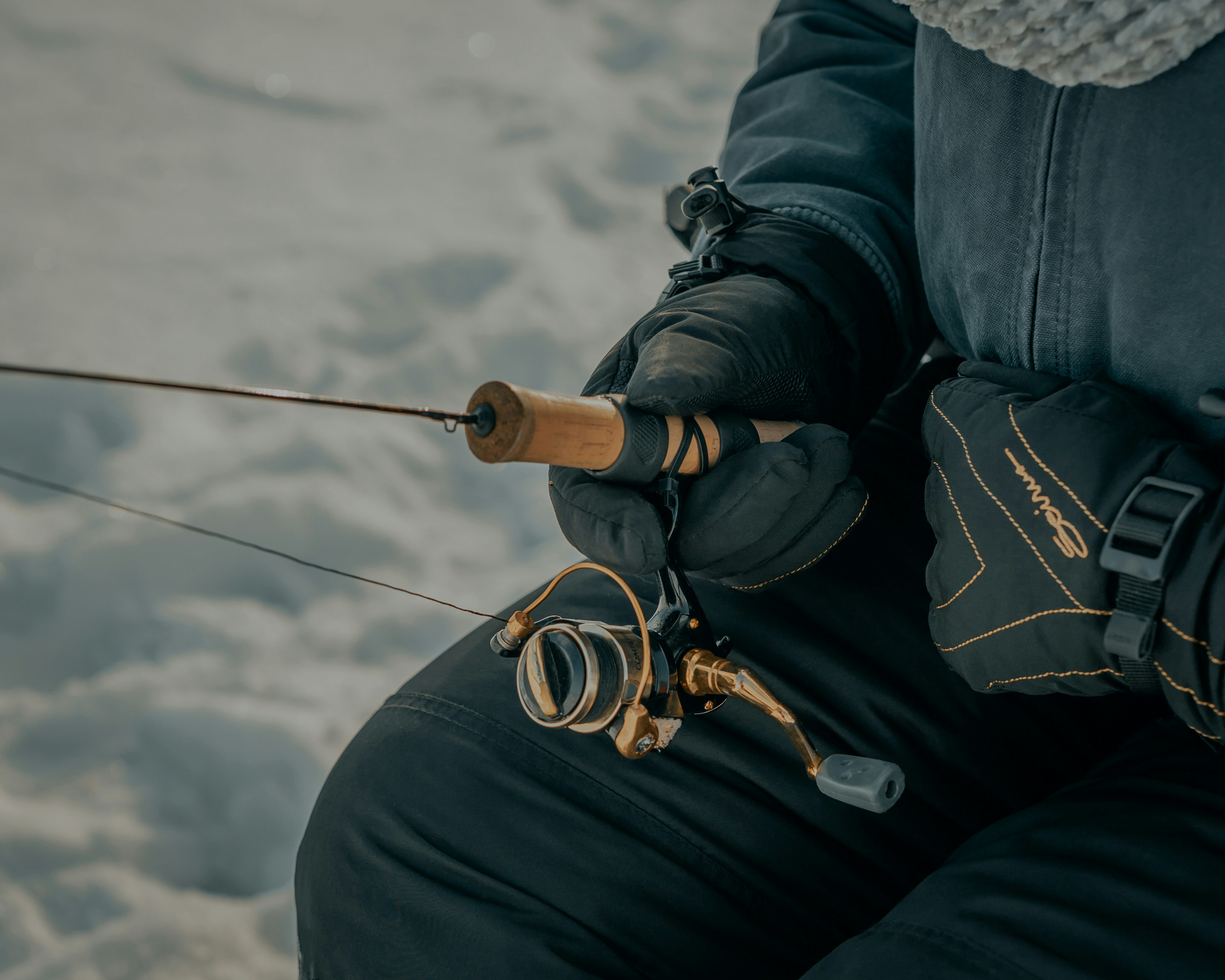 10 Best Ice Fishing Gloves (2026) Definitive Guide [New Research]